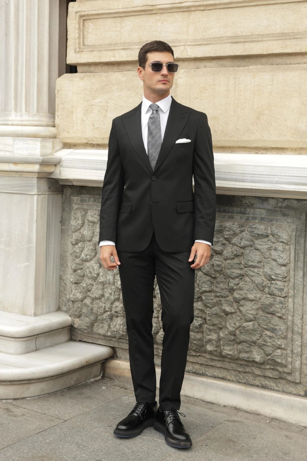 Black Tailored Fit Kohl Suit